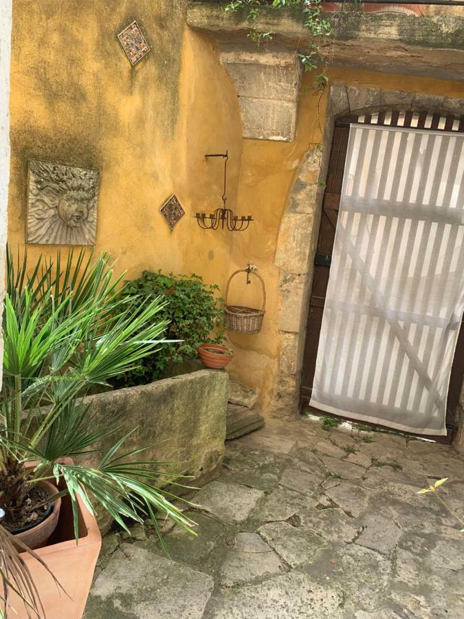 Hotel La Sarrasine Villes-sur-Auzon Exterior foto